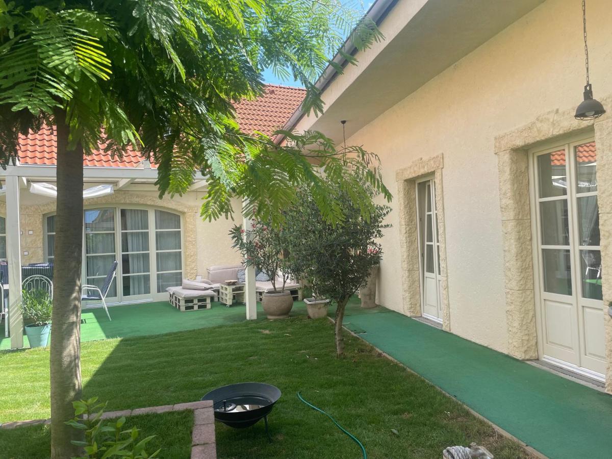Monpe Apartmanik S Atmosferou Komárno Exterior foto
